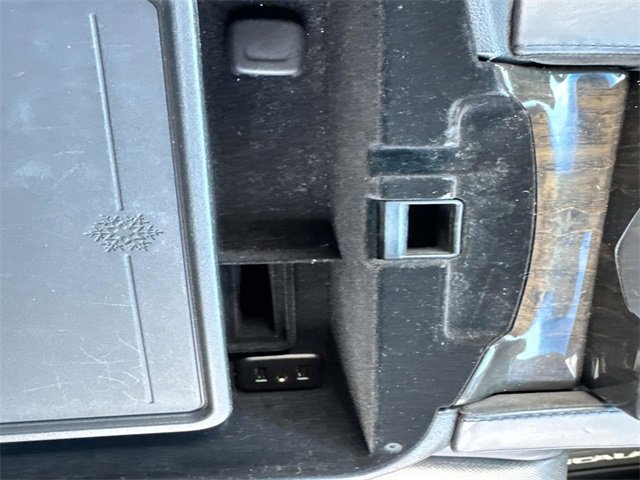 Used 2016 Cadillac Escalade Platinum image 26