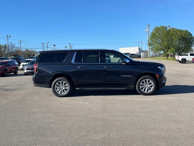 Used 2023 Chevrolet Suburban Premier image 3