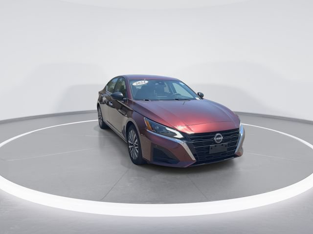 Used 2024 Nissan Altima 2.5 SV FWD image 2