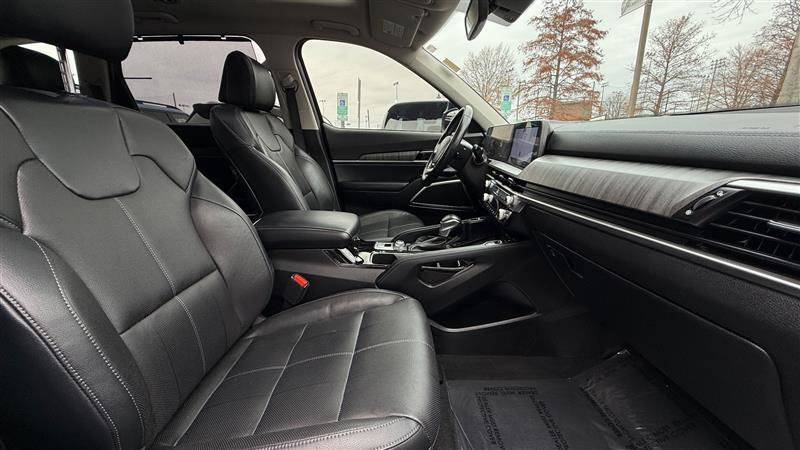 Used 2024 Kia Telluride EX w/ EX Captain's Chair Package image 32