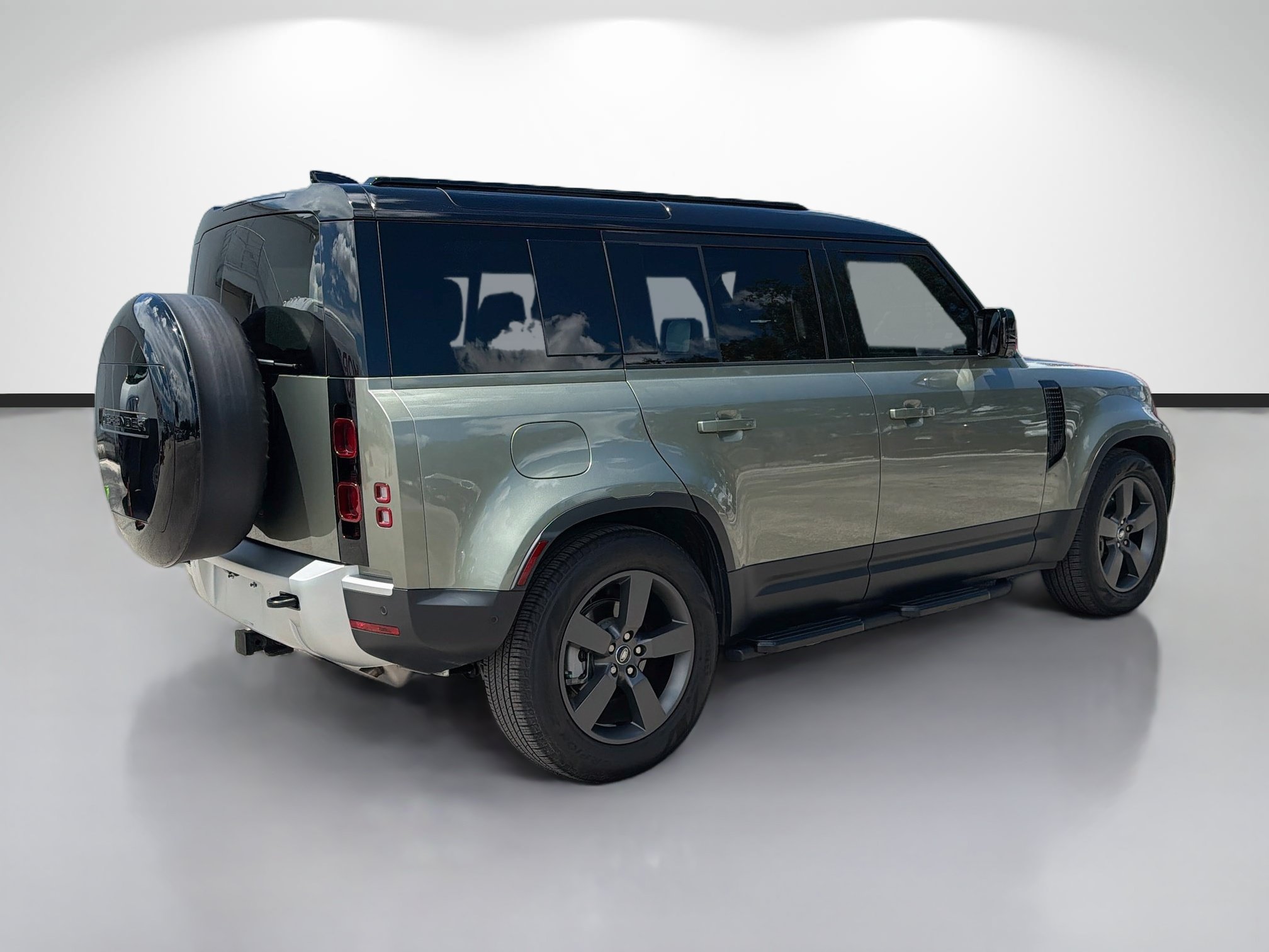 Used 2025 Land Rover Defender 110 S AWD/4WD image 5