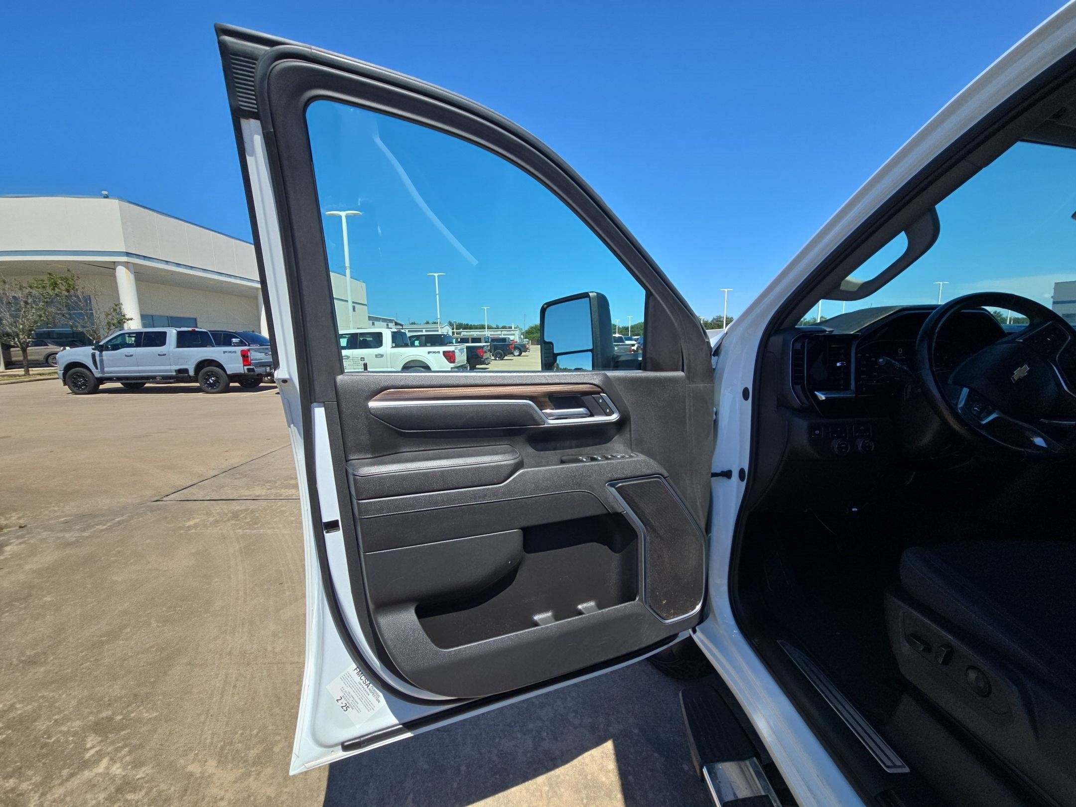 Used 2025 Chevrolet Silverado 2500 LT AWD/4WD image 13