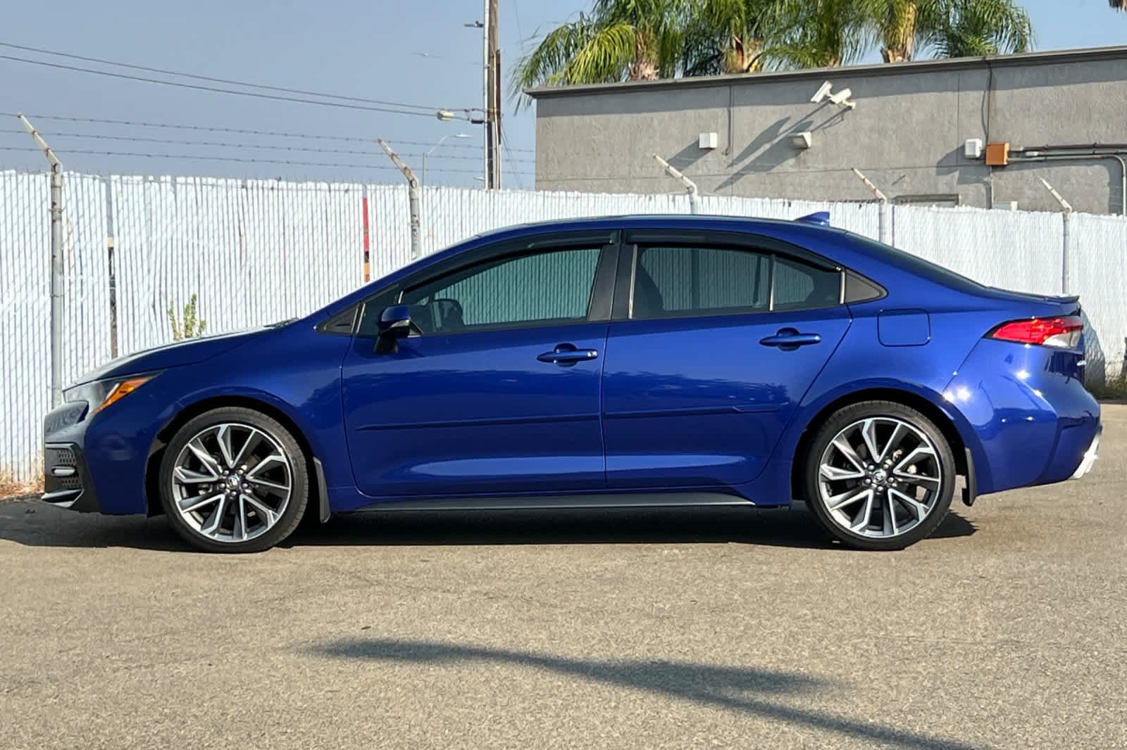 Used 2021 Toyota Corolla SE w/ SE Premium Package FWD image 2