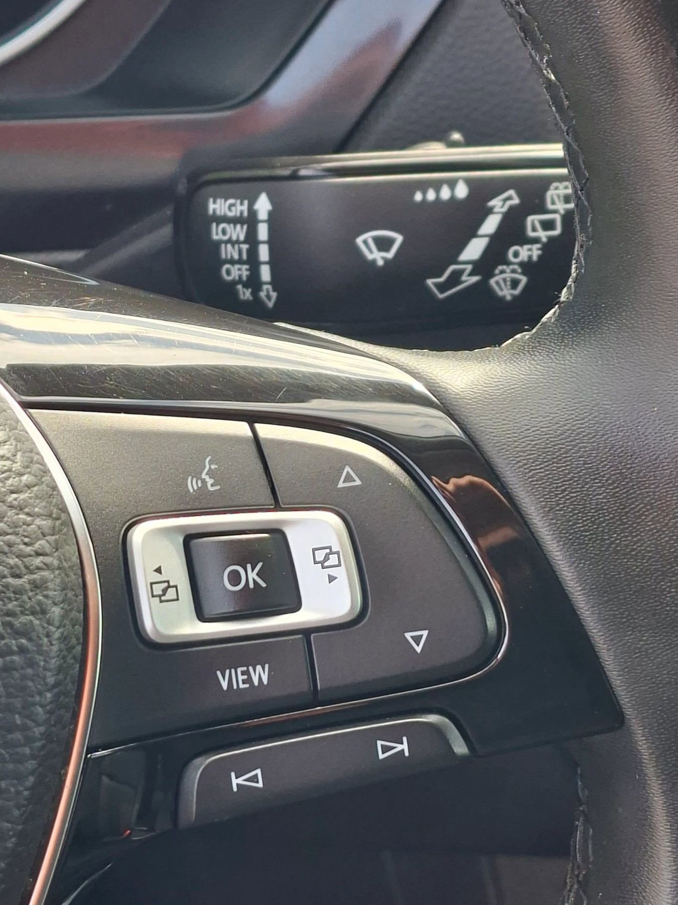 Used 2020 Volkswagen Tiguan SE FWD image 22