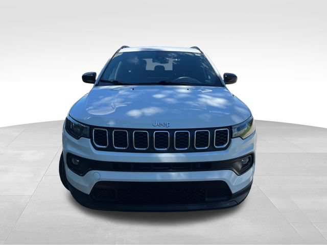 Used 2024 Jeep Compass Latitude AWD/4WD image 9