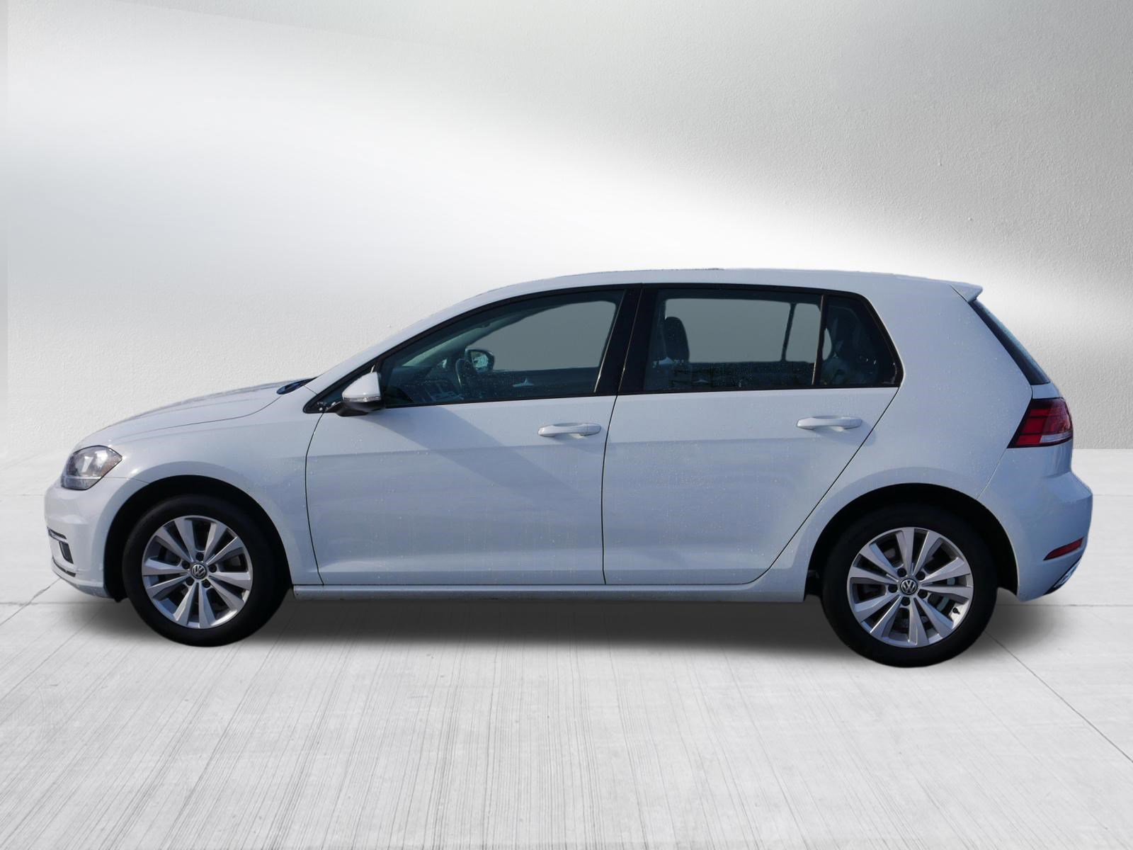 Used 2018 Volkswagen Golf SE image 2
