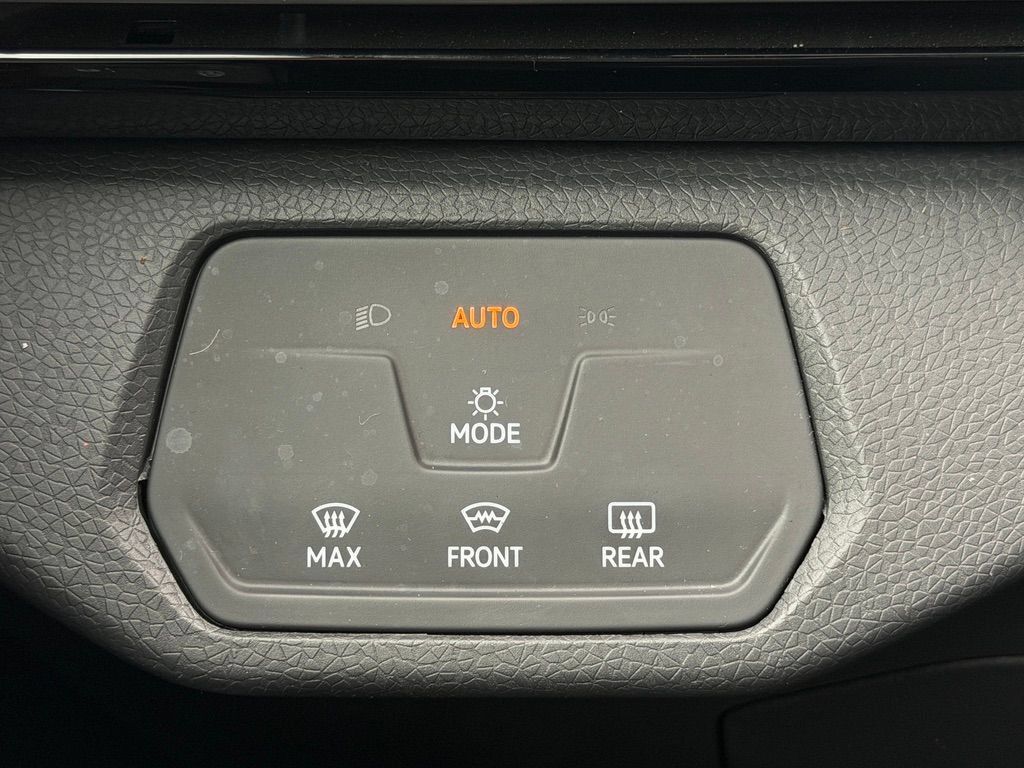 Used 2023 Volkswagen ID.4 Pro AWD/4WD image 33
