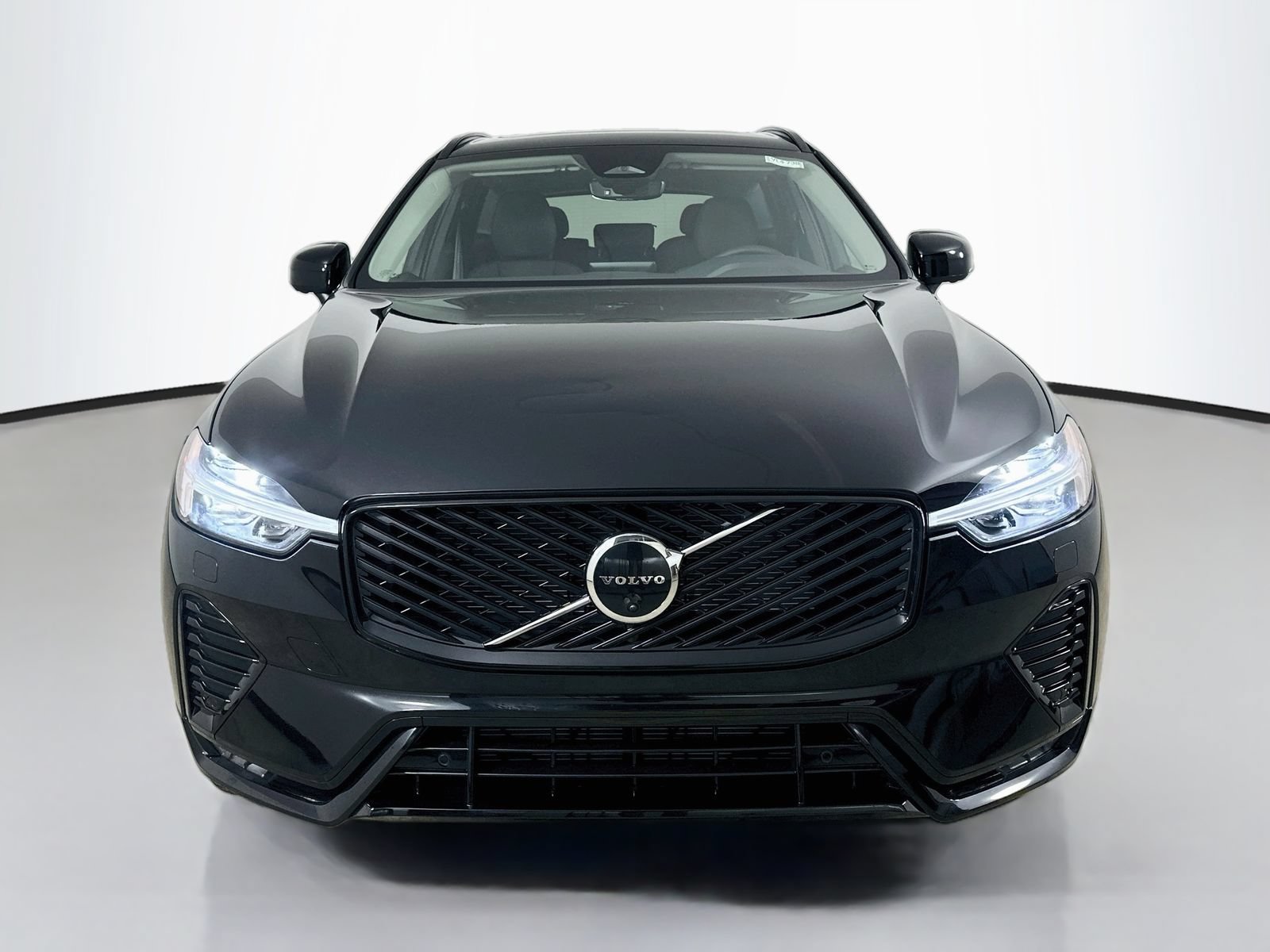 New 2026 Volvo XC60 B5 Plus w/ Protection Package Premier AWD/4WD image 2