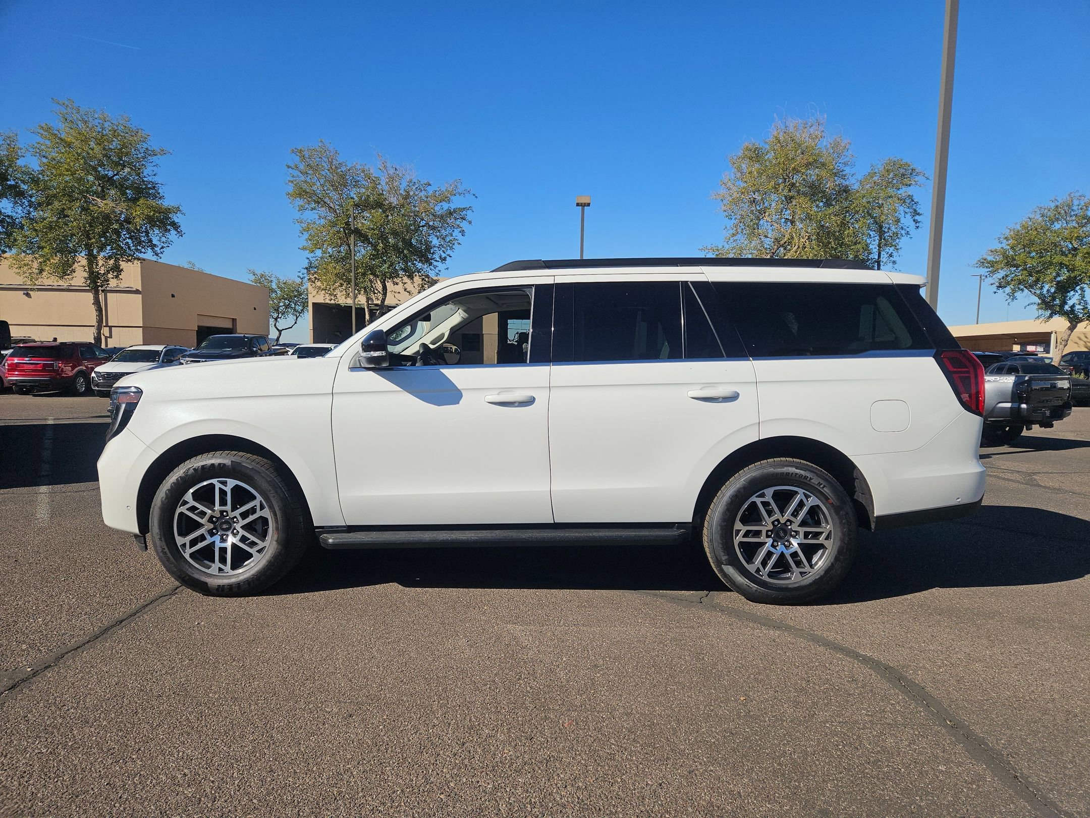 New 2025 Ford Expedition Active image 10