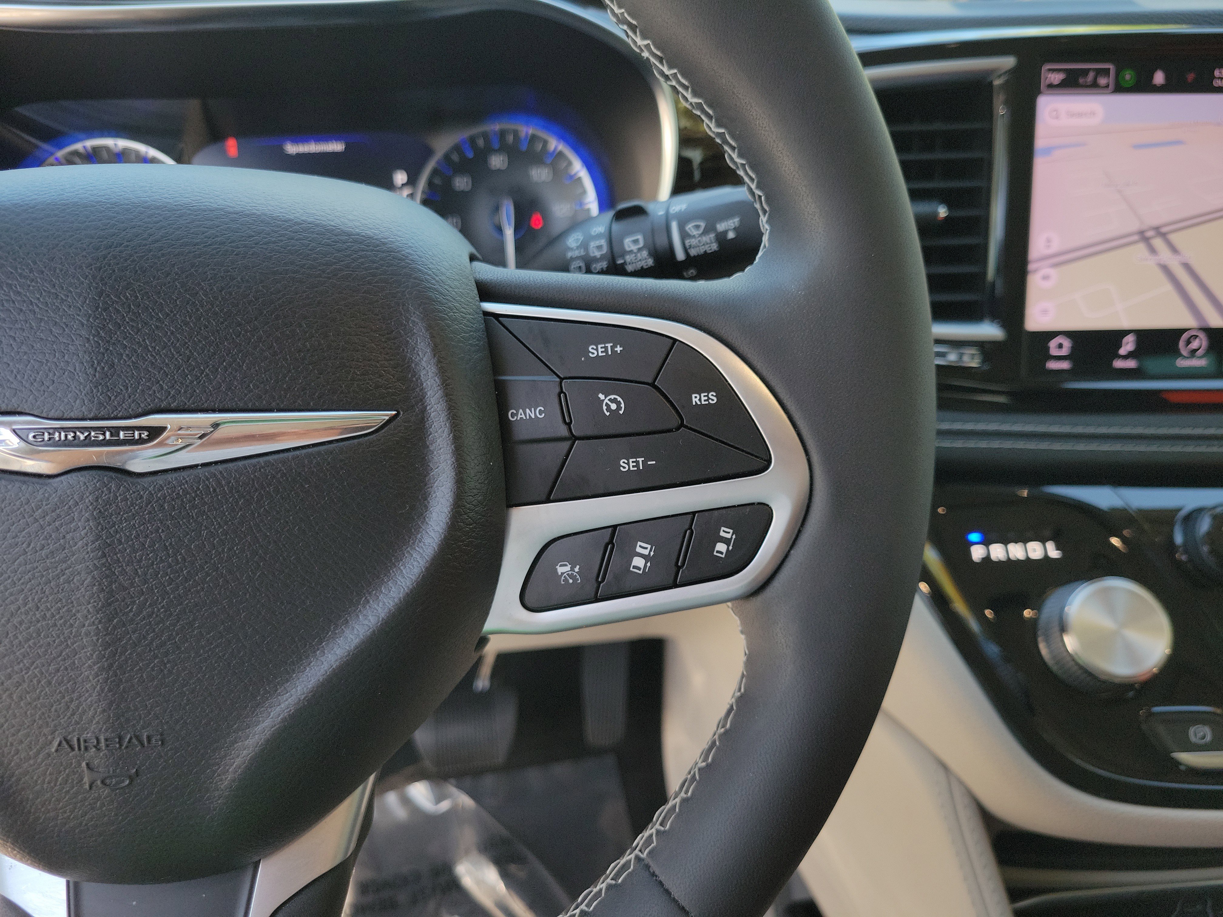 Used 2022 Chrysler Pacifica Limited image 29