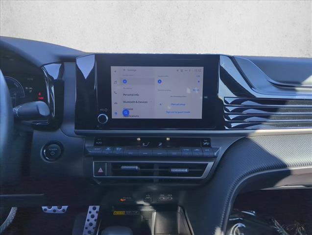 Used 2025 Toyota Camry SE image 14