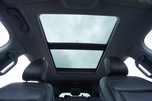 Used 2021 Ford Explorer XLT w/ Equipment Group 202A image 12