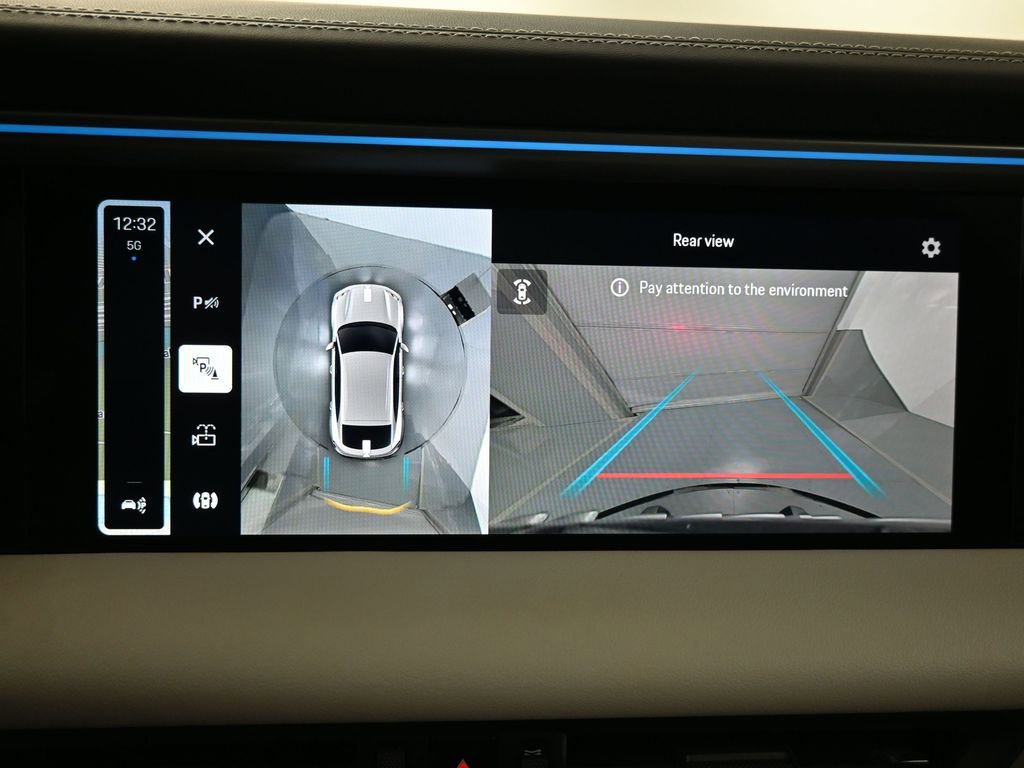 Certified 2024 Porsche Macan 4 Electric image 10