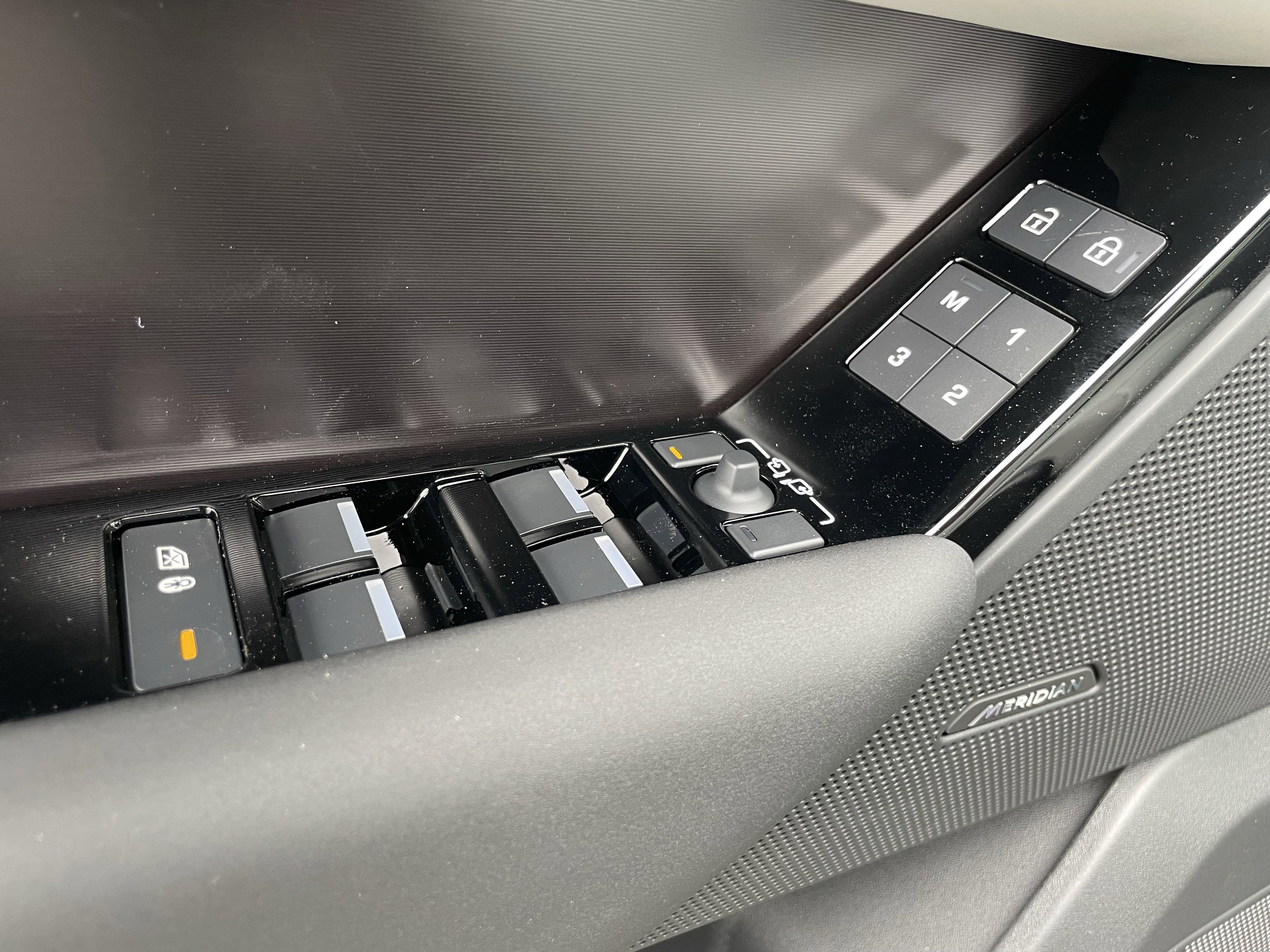 New 2026 Land Rover Range Rover Velar Dynamic SE image 11