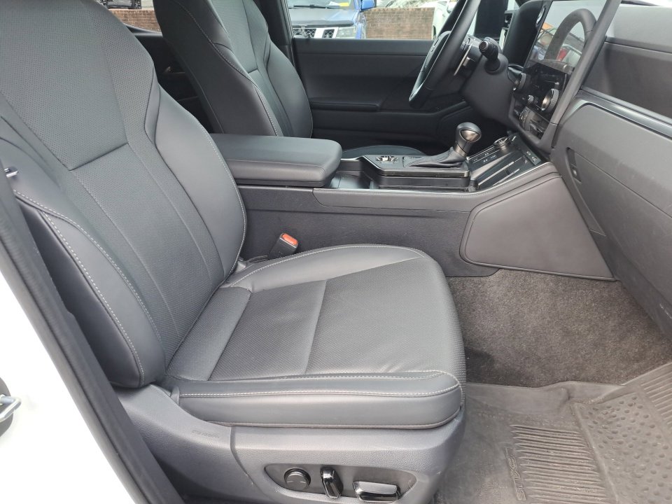 Used 2024 Lexus GX 550 image 19