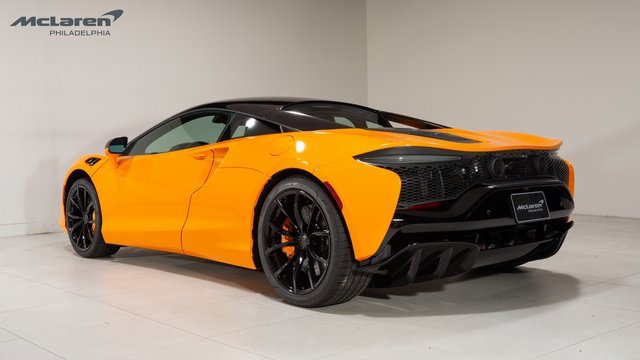 New 2025 McLaren Artura image 7