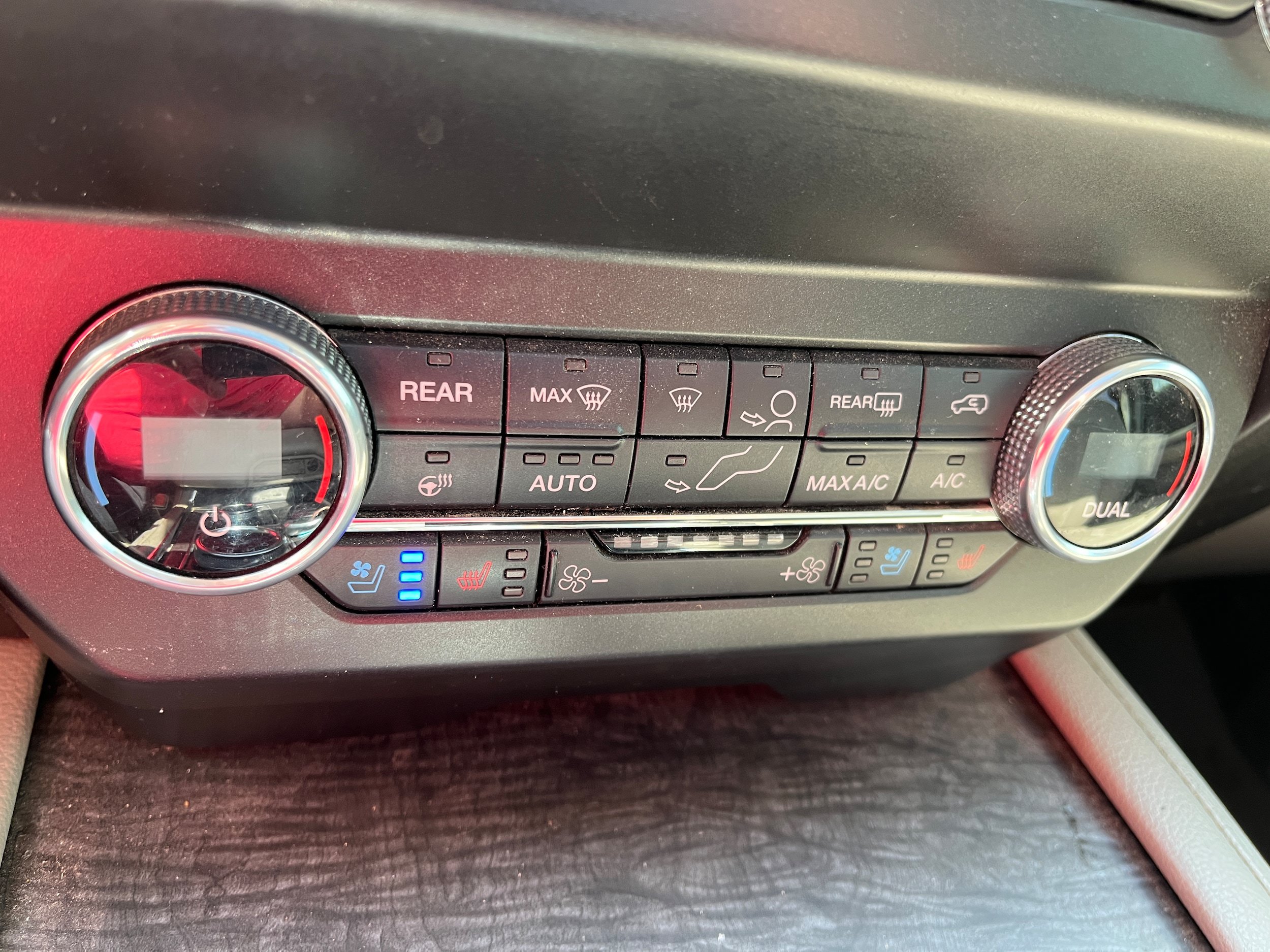 Used 2019 Ford Expedition Limited w/ Equipment Group 301A AWD/4WD image 27