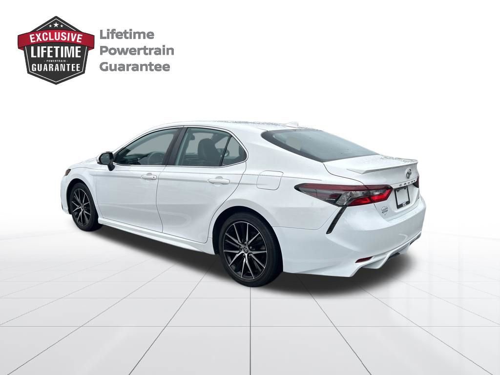 Used 2022 Toyota Camry SE w/ Audio Upgrade Package FWD image 3