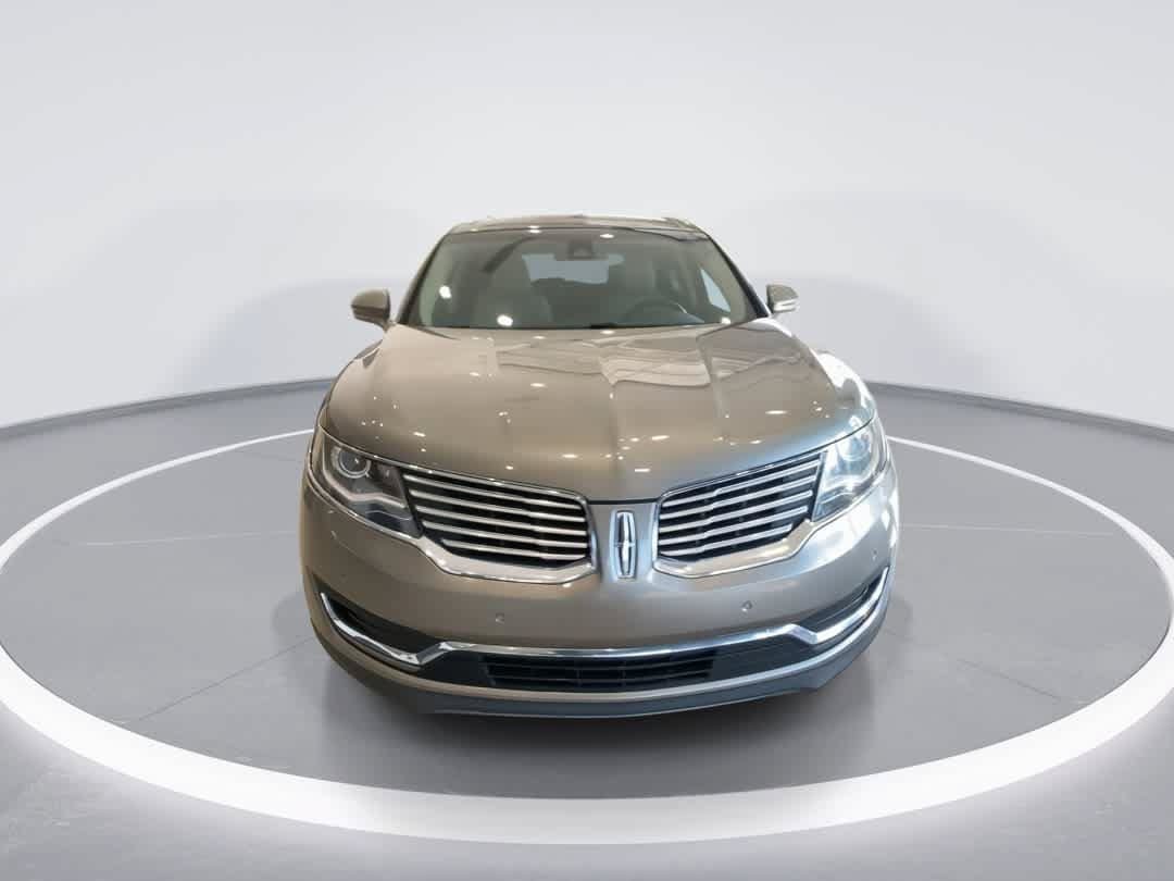 Used 2016 Lincoln MKX Reserve w/ Technology Package AWD/4WD image 3