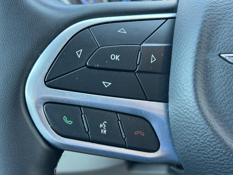Used 2024 Chrysler Pacifica Touring-L FWD image 14