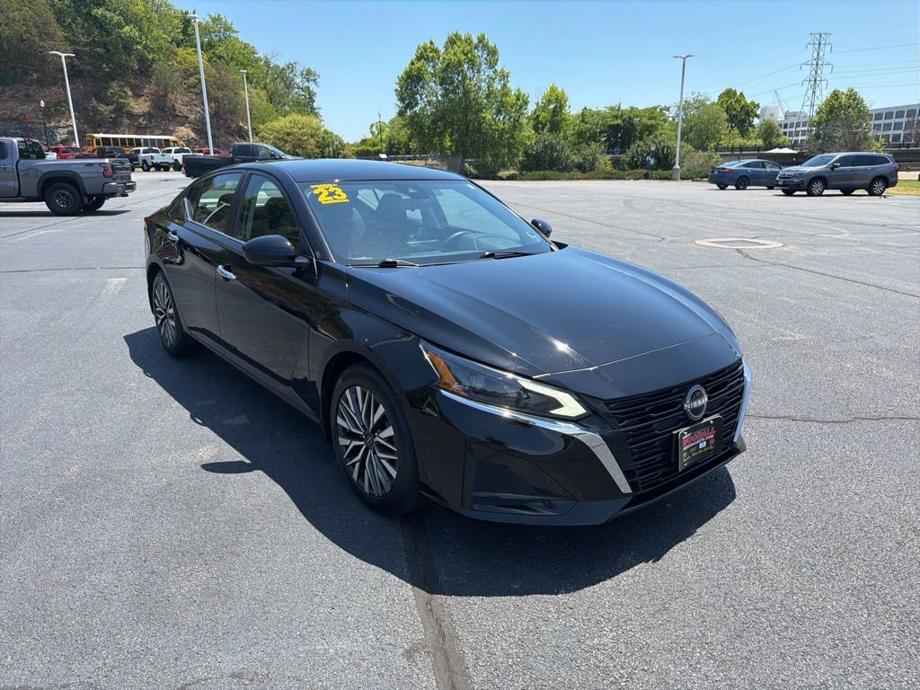 Used 2023 Nissan Altima 2.5 SV FWD image 1