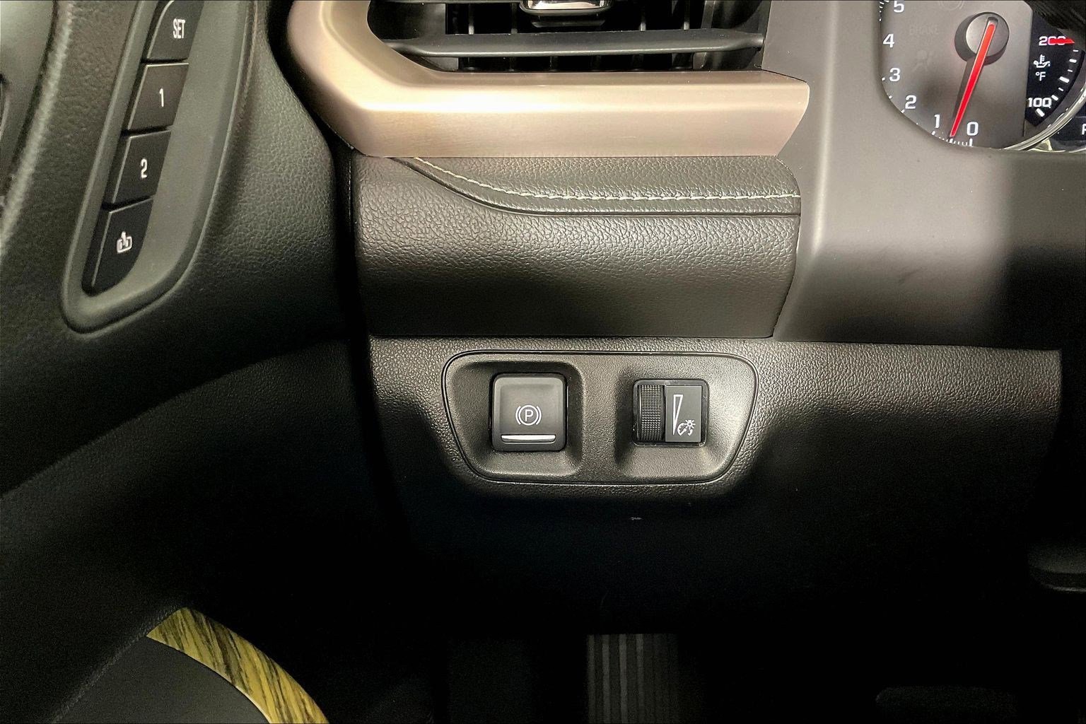Used 2018 GMC Acadia Denali w/ Technology Package AWD/4WD image 15