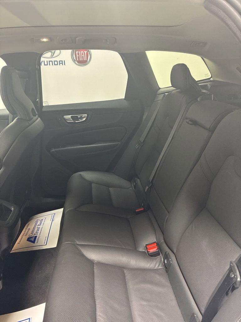 Used 2025 Volvo XC60 B5 Plus image 24