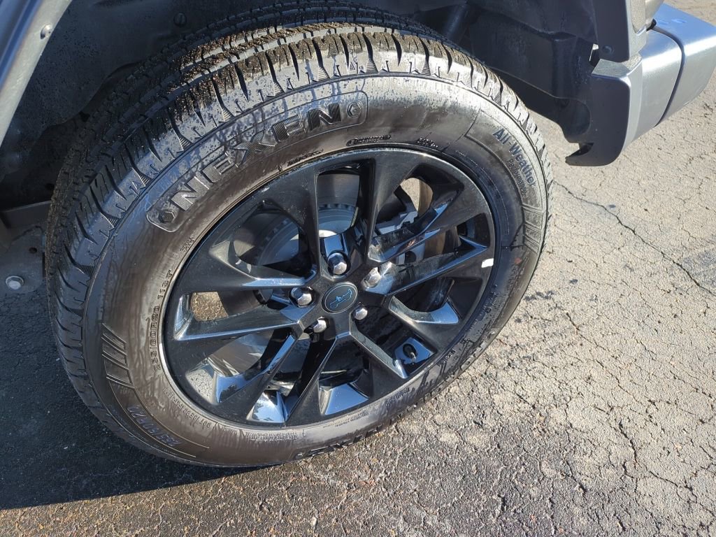 Used 2025 Jeep Wrangler Unlimited Sahara w/ Safety Group image 13