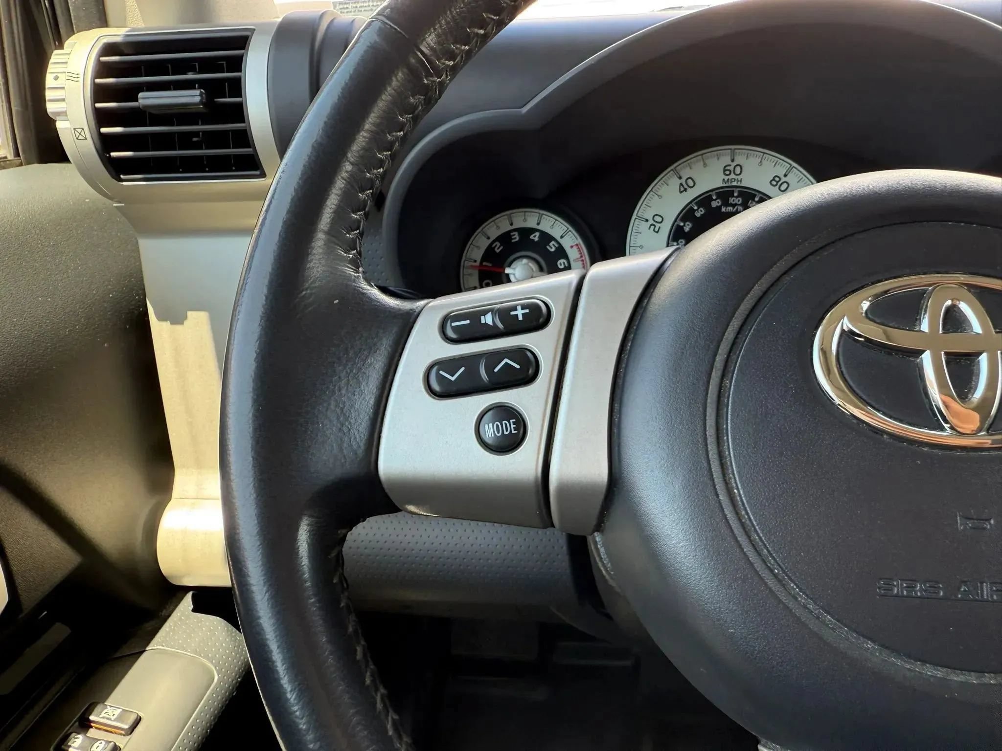 Used 2014 Toyota FJ Cruiser 4WD w/ Upgrade Package image 24