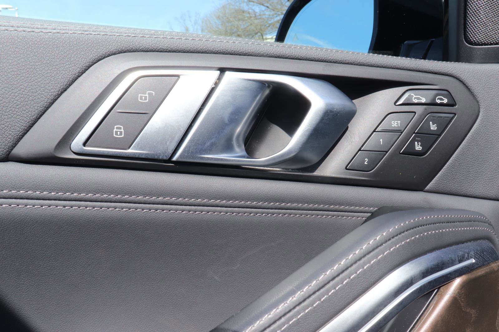 Used 2023 BMW X6 M50i w/ Executive Package image 26