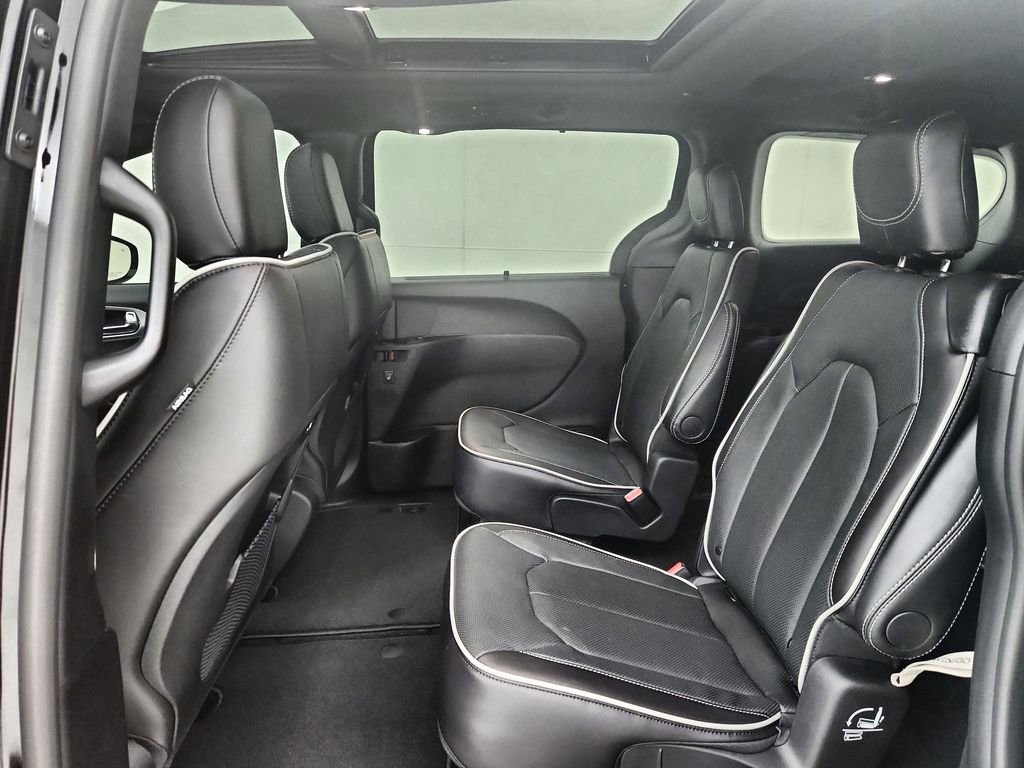 New 2026 Chrysler Pacifica Limited image 32