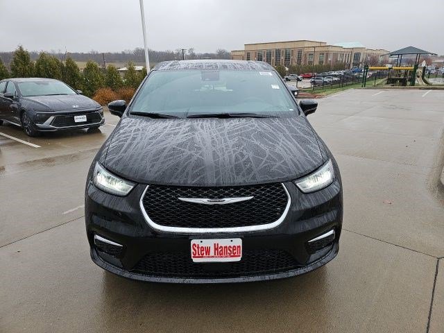 New 2026 Chrysler Pacifica Limited image 9