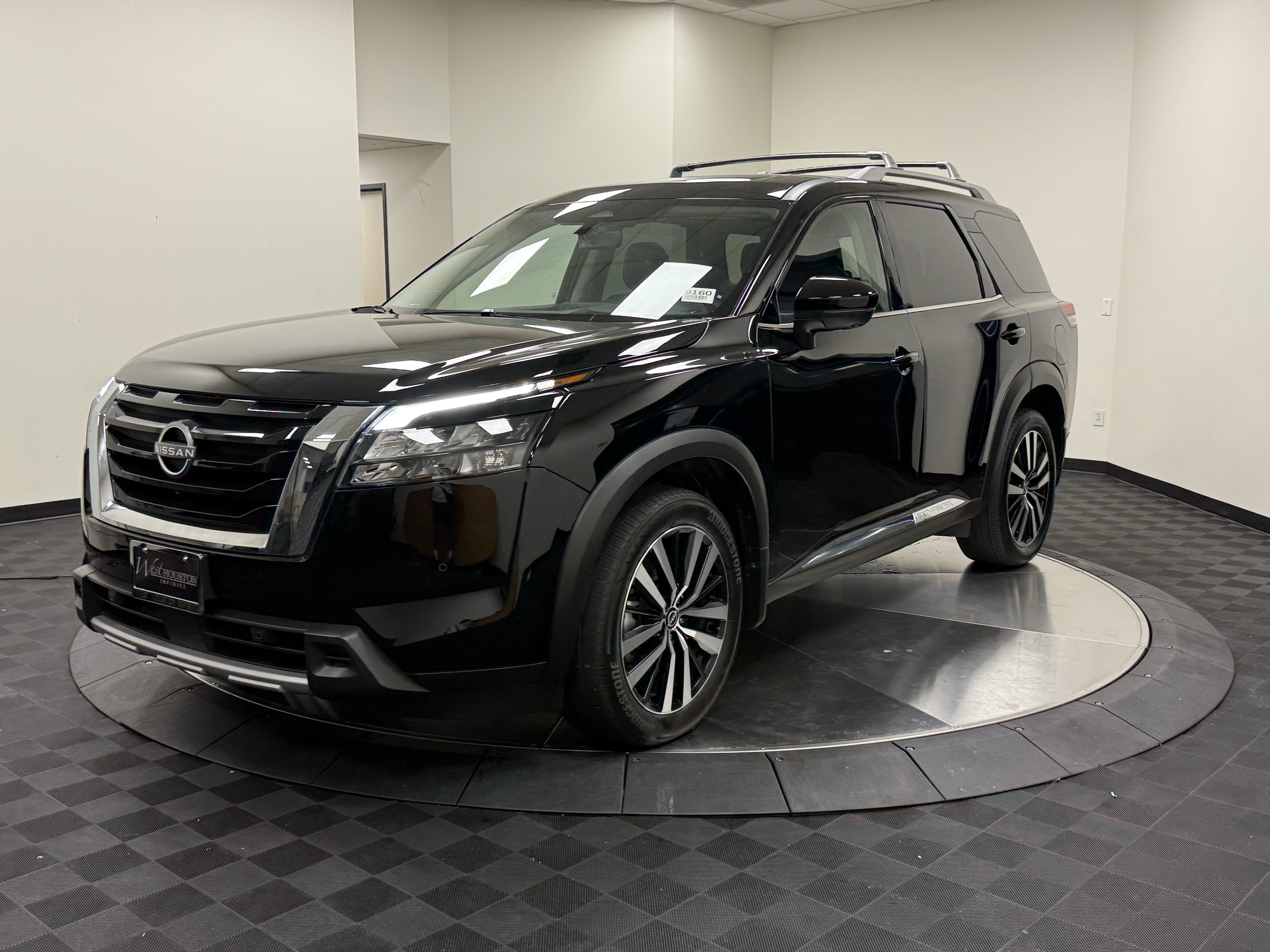 Used 2025 Nissan Pathfinder Platinum w/ Cargo Package AWD/4WD image 3