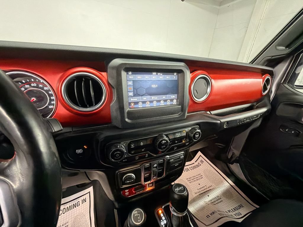 Used 2020 Jeep Wrangler Unlimited Rubicon w/ Cold Weather Group AWD/4WD image 17