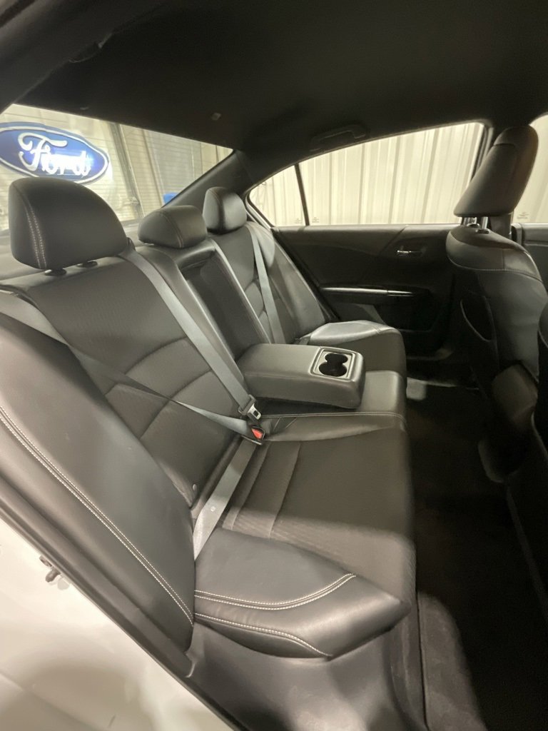 Used 2017 Honda Accord Sport image 12