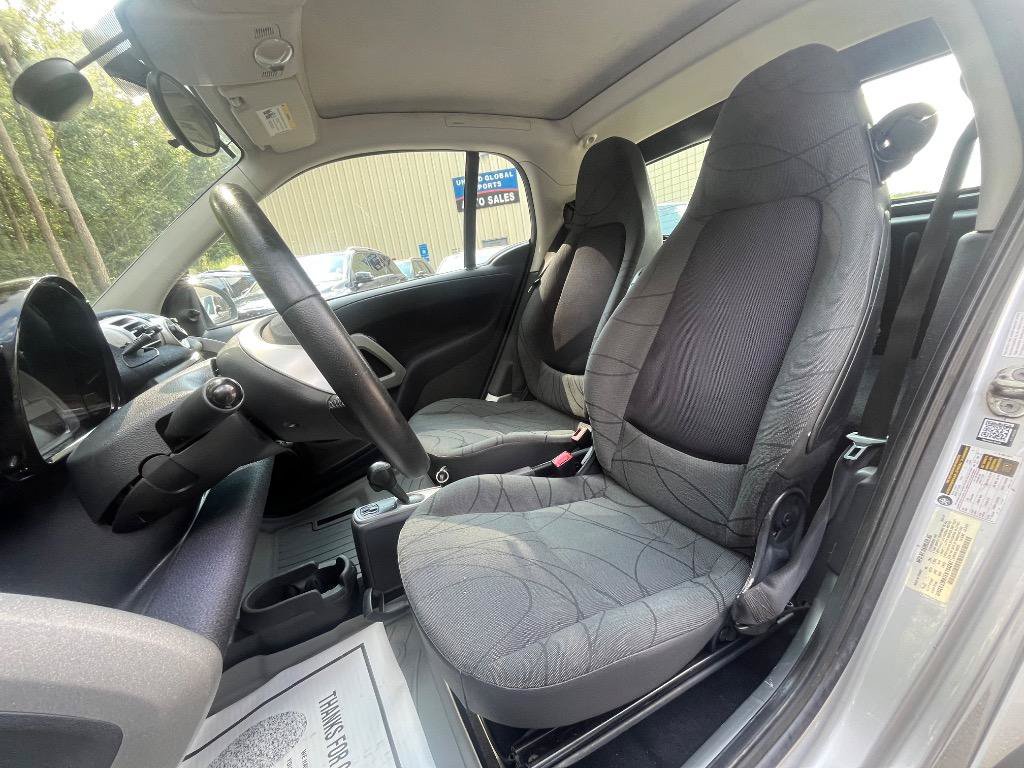 Used 2014 smart fortwo pure RWD image 12
