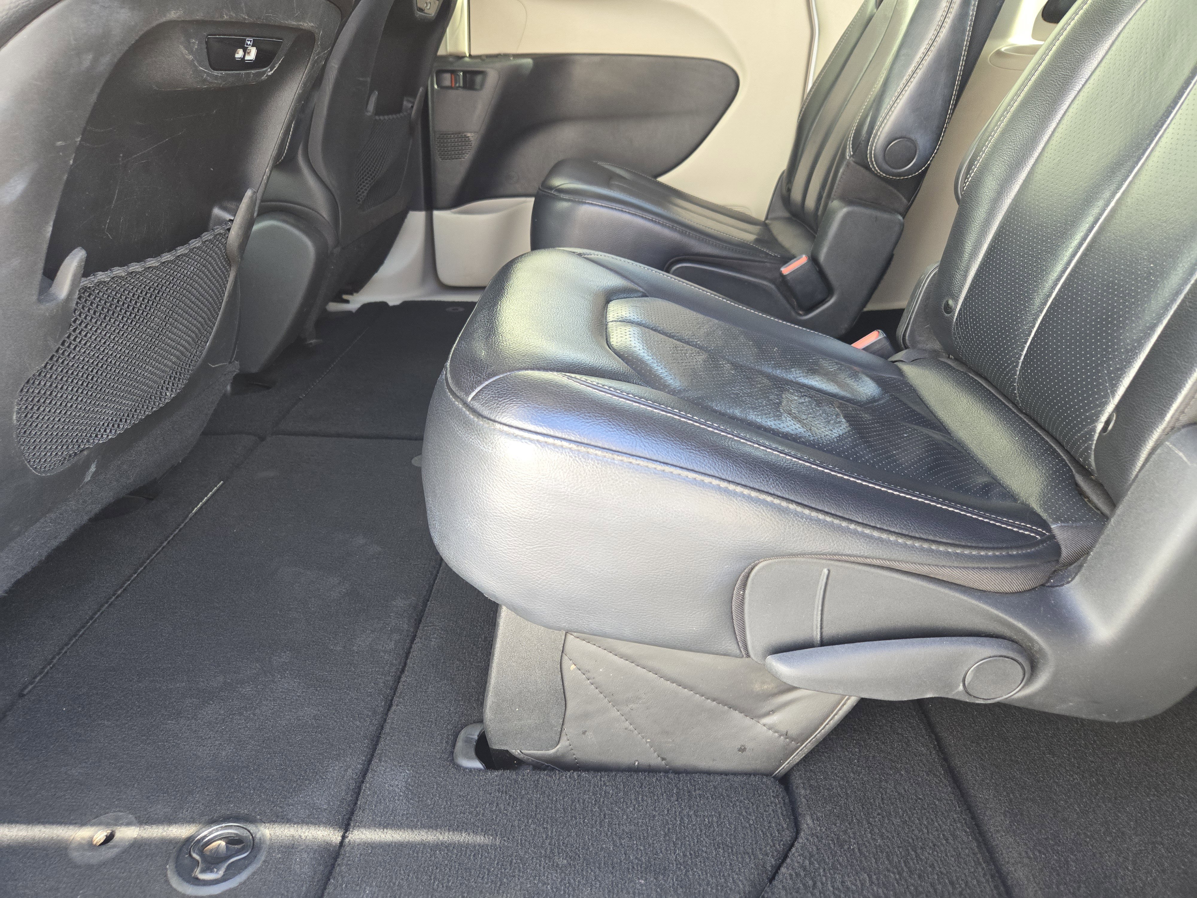 Used 2022 Chrysler Pacifica Touring-L FWD image 31