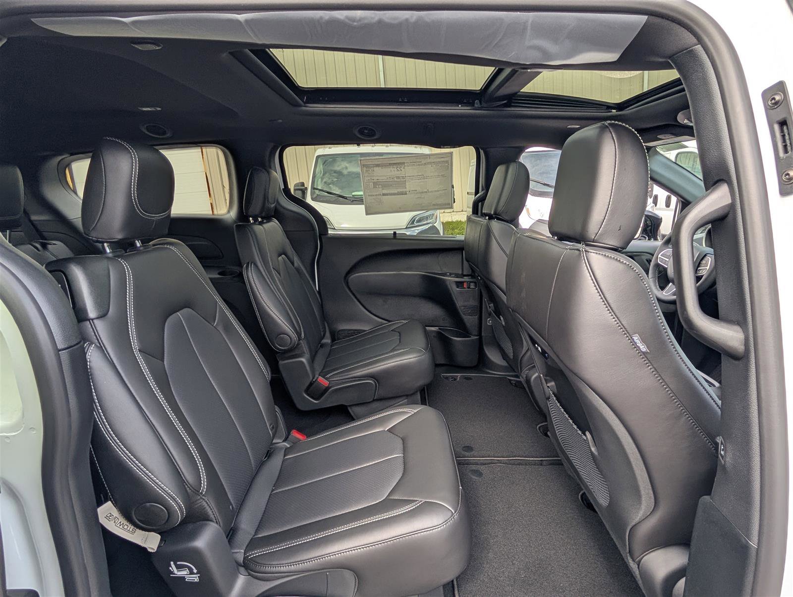 New 2026 Chrysler Pacifica Select image 7