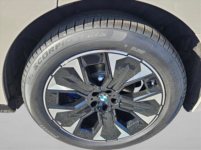 New 2026 BMW iX xDrive60 image 10
