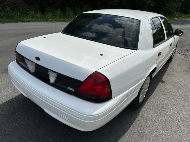 Used 2010 Ford Crown Victoria Police Interceptor image 4