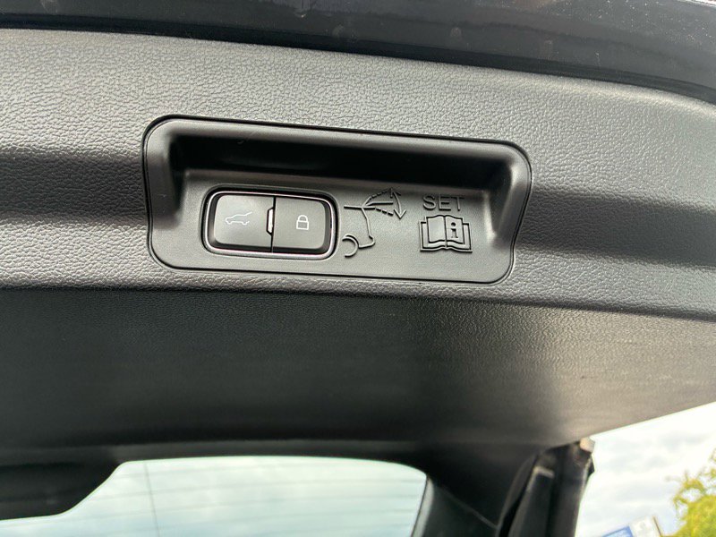 Used 2020 Ford Explorer XLT image 14