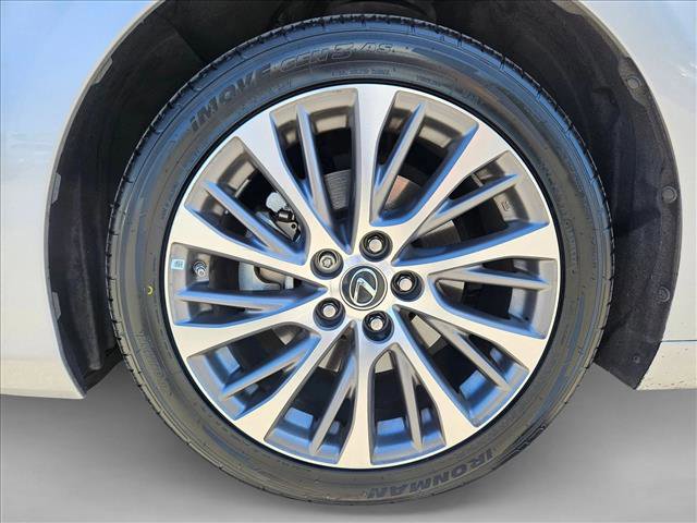 Used 2021 Lexus ES 300h w/ Premium Package FWD image 22