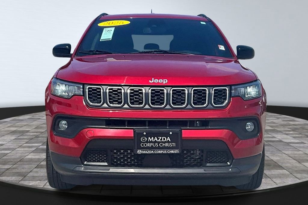 Used 2025 Jeep Compass Latitude image 3