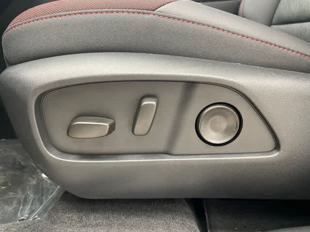 New 2027 Chevrolet Equinox RS w/ Convenience Package III AWD/4WD image 10