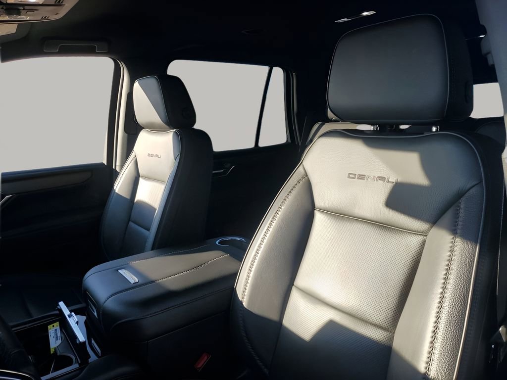 Used 2025 GMC Yukon Denali image 31