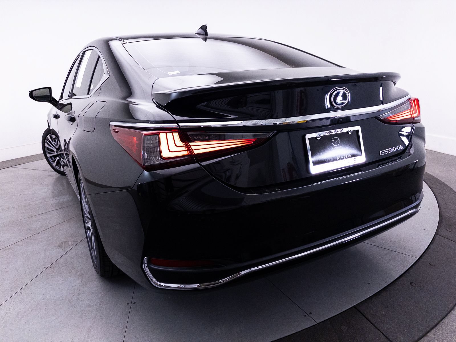 Used 2020 Lexus ES 300h w/ Premium Package FWD image 13