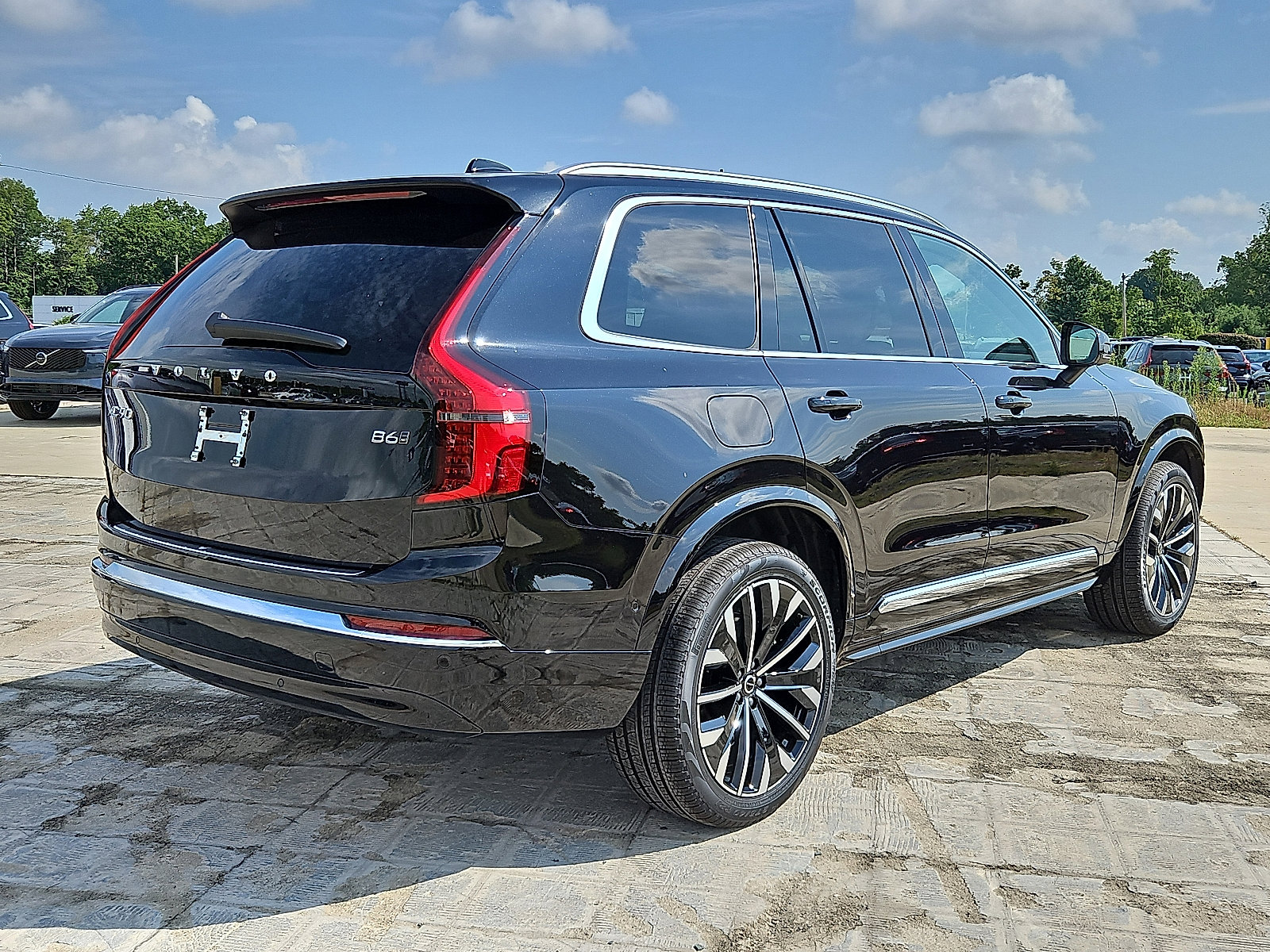 New 2026 Volvo XC90 B6 Plus w/ Protection Package Premier image 6