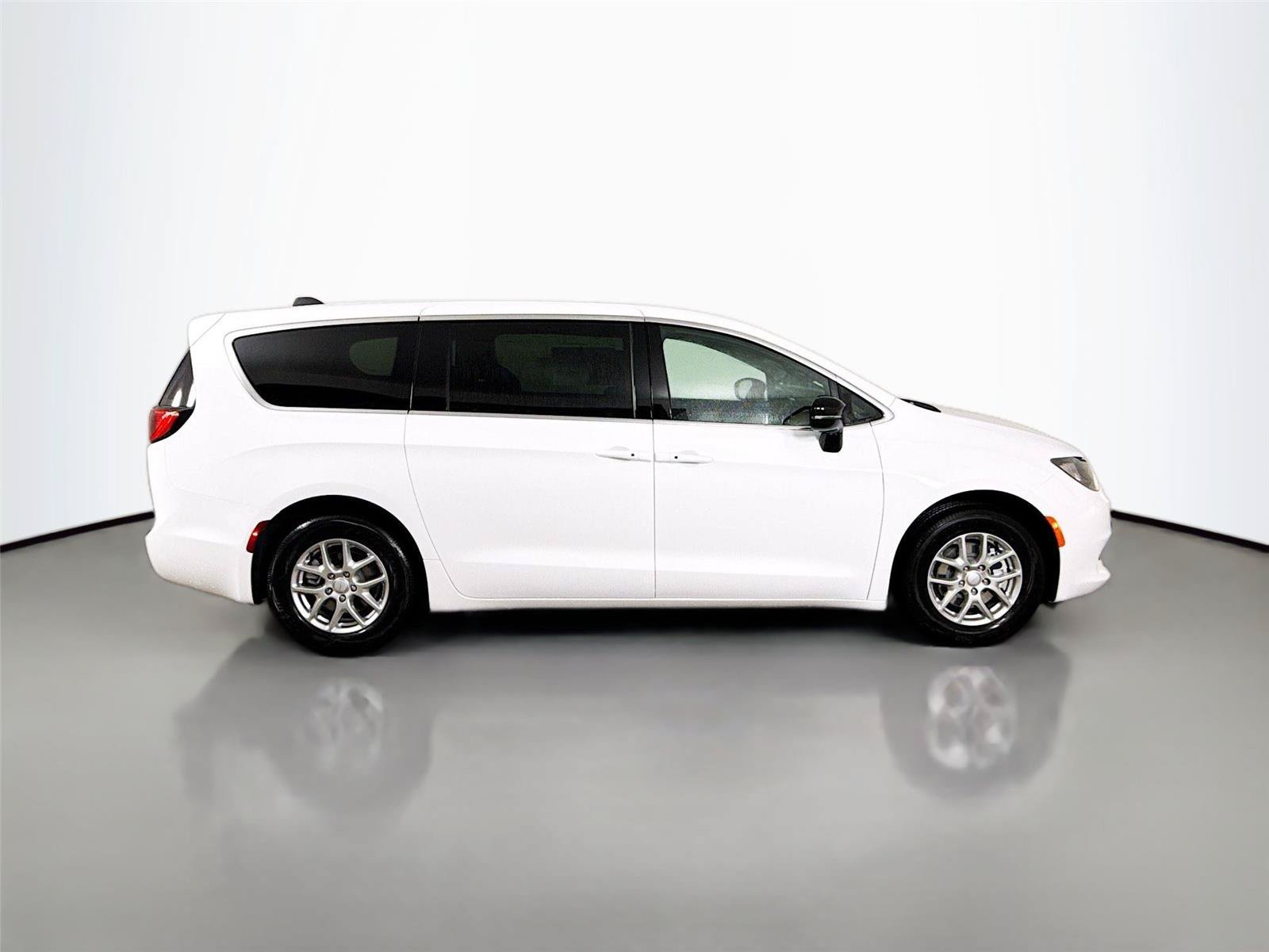 New 2027 Chrysler Pacifica LX FWD image 18
