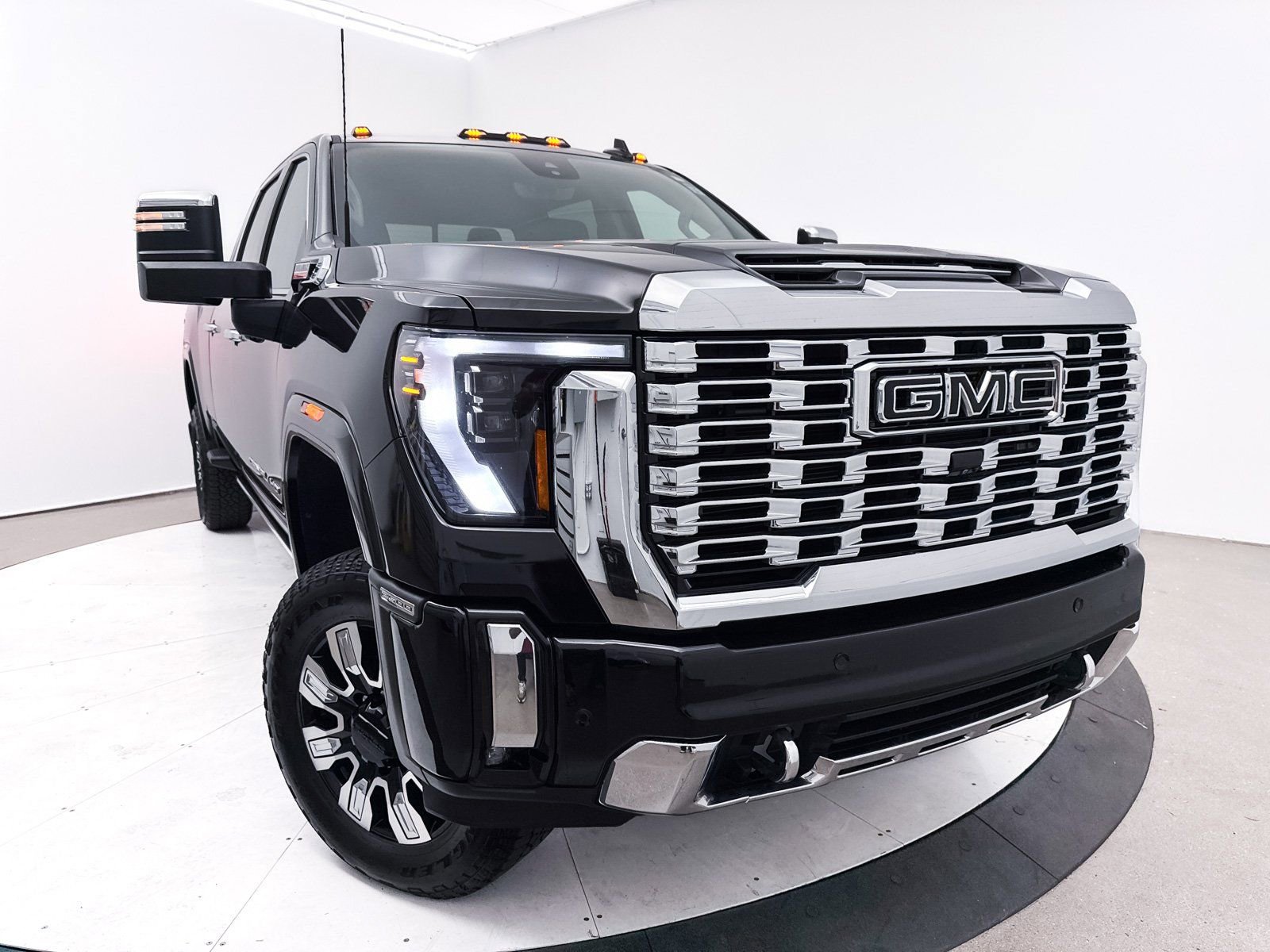 Used 2024 GMC Sierra 2500 Denali w/ Denali Reserve Package AWD/4WD image 10
