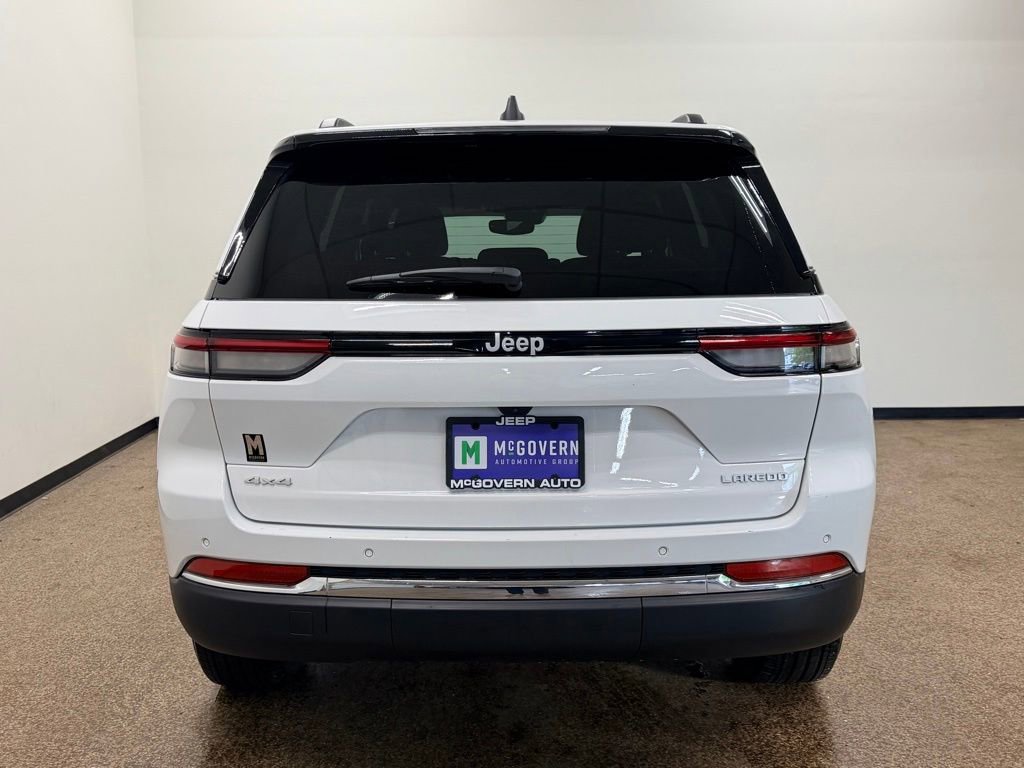 Used 2025 Jeep Grand Cherokee Laredo X AWD/4WD image 4